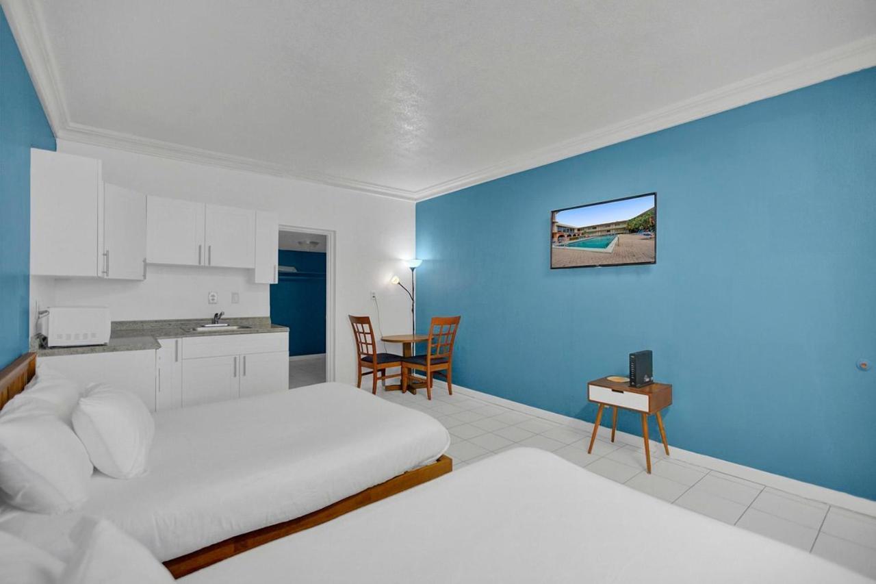 Private Hallandale Beach Studio Wbath Walking Distance To The Beach Pool Free Parking Exteriör bild