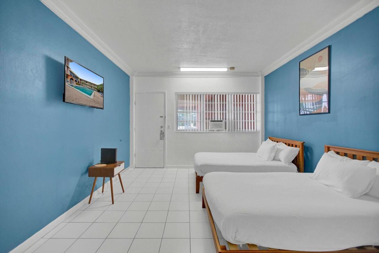 Private Hallandale Beach Studio Wbath Walking Distance To The Beach Pool Free Parking Exteriör bild