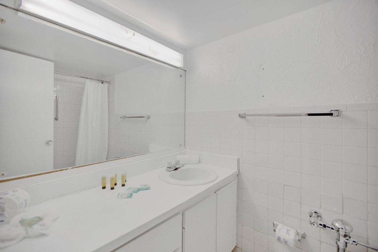 Private Hallandale Beach Studio Wbath Walking Distance To The Beach Pool Free Parking Exteriör bild